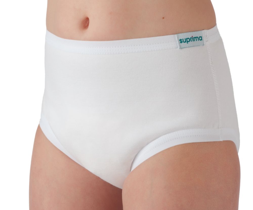 Weiße Kinder-Schlupfform. Sichtbar ist ein Teil des Körpers. Am Bund ist das Logo "suprima" in Türkis zu sehen.