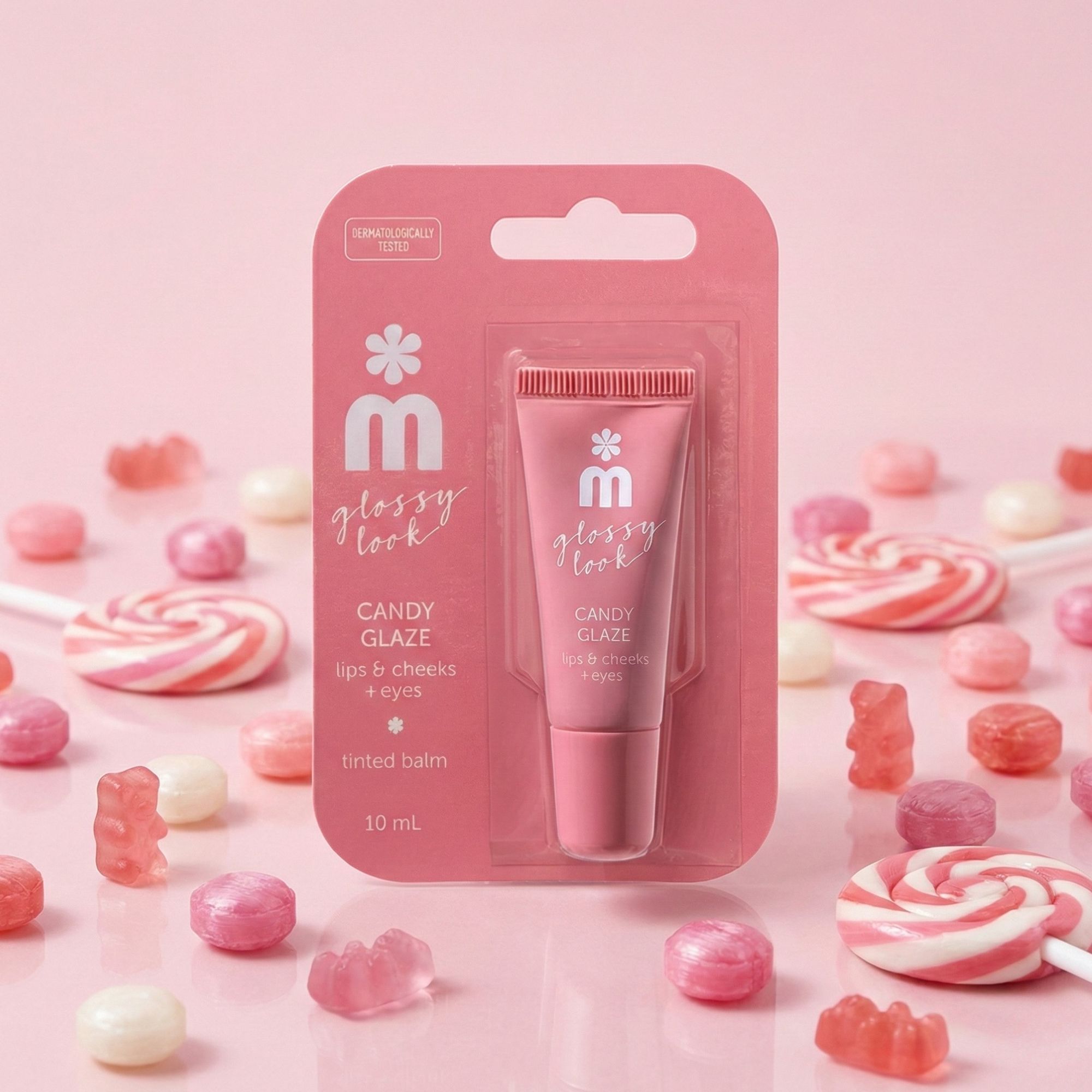 Rosa Produktverpackung mit Tube. Produktname: Candy Glaze, für Lippen, Wangen und Augenlider. Süßigkeiten-Dekoration.
