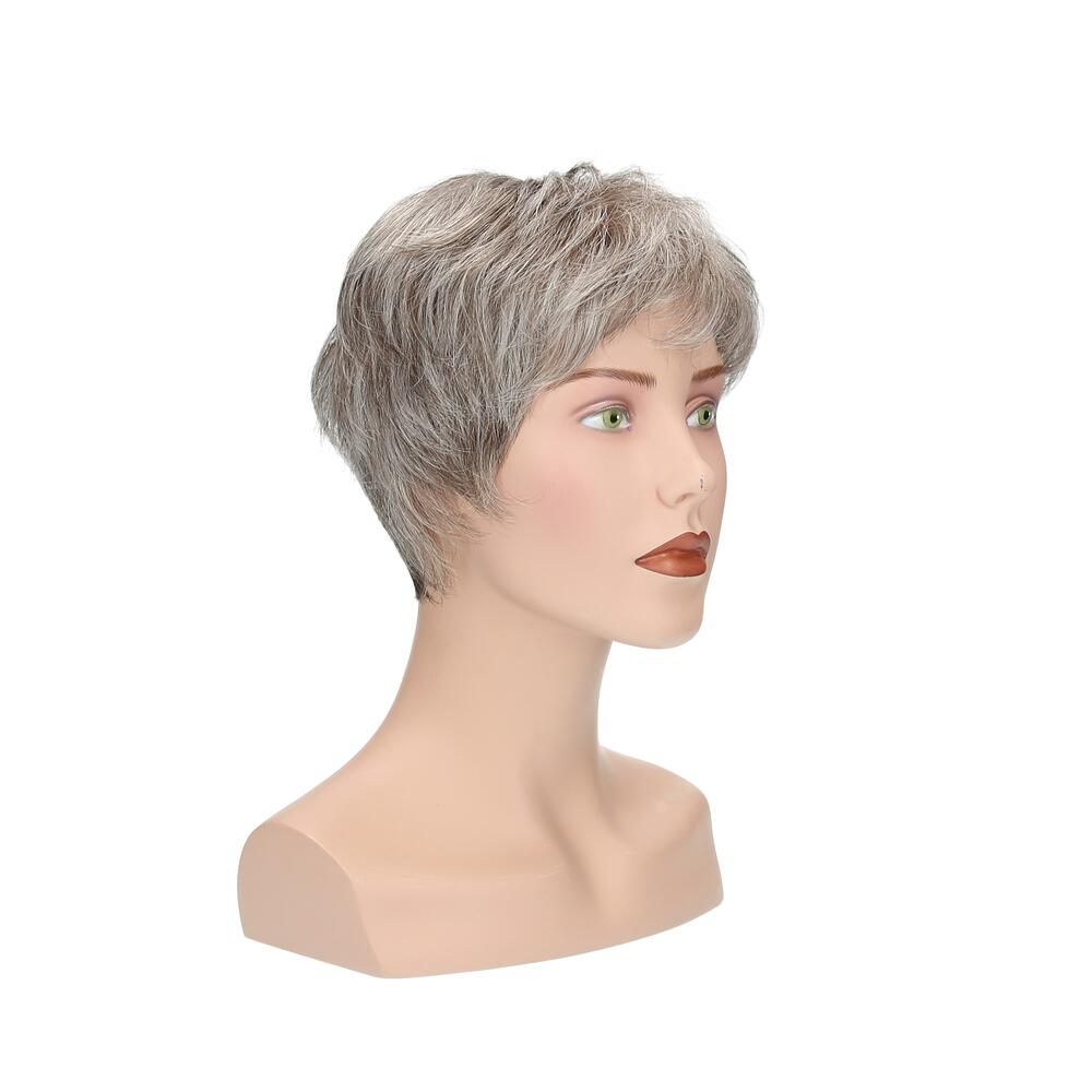 Perücke Lima auf einem Schaufensterkopf. Kurze, graue Haare. Dreiviertelansicht.