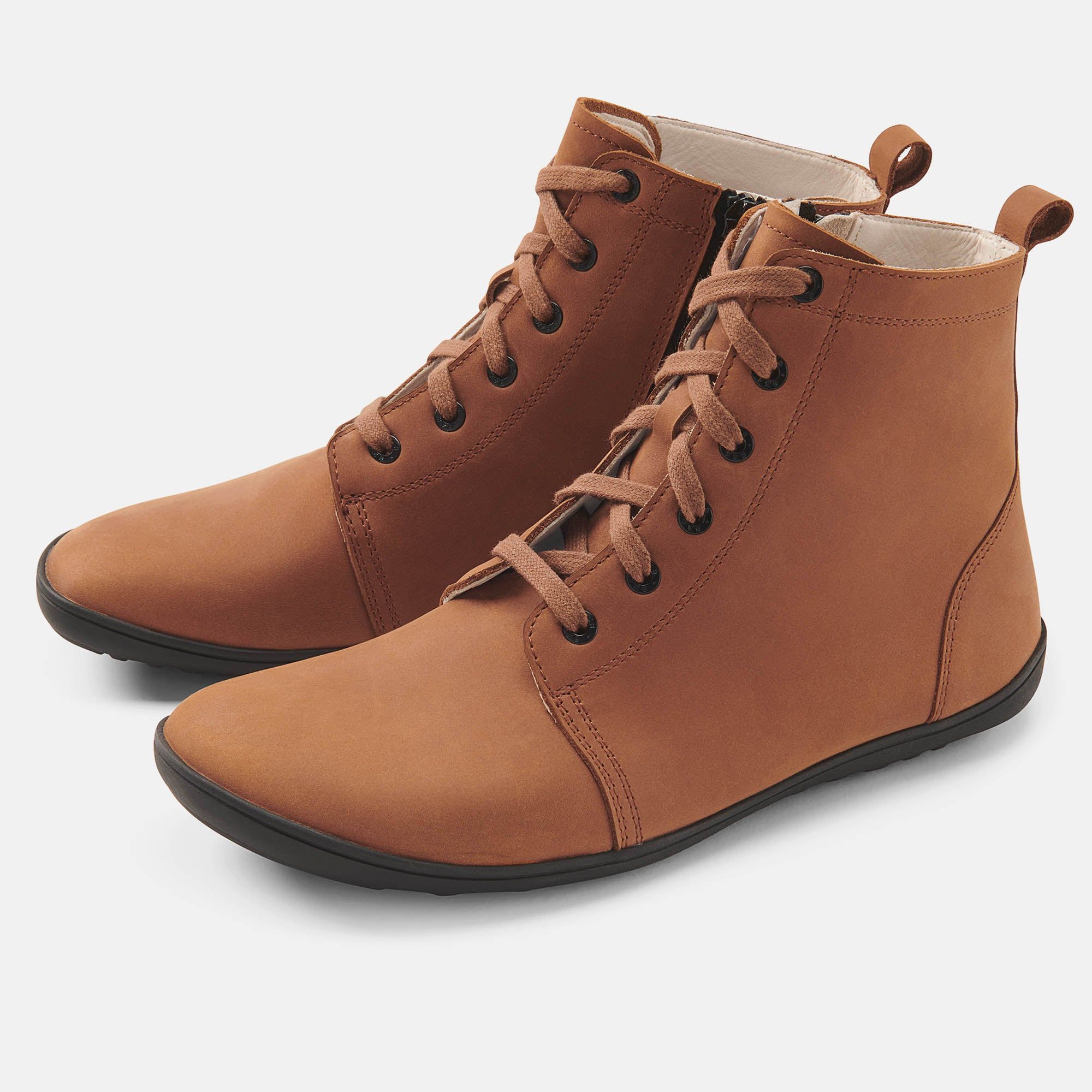 Braune Stiefelette mit Schnürung und Reißverschluss. Schwarze Sohle, helles Innenfutter. Obermaterial Leder.