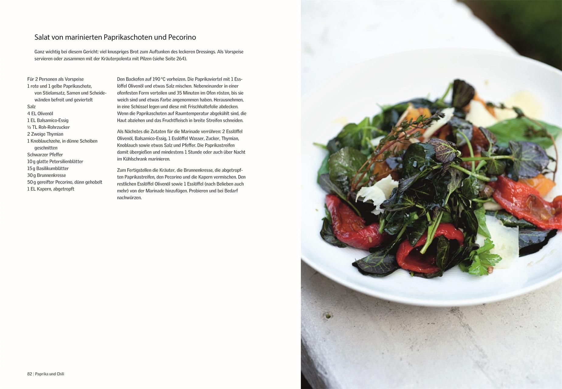 Kochbuchseite mit Text und einem Foto von Salat mit Paprika und Pecorino.
