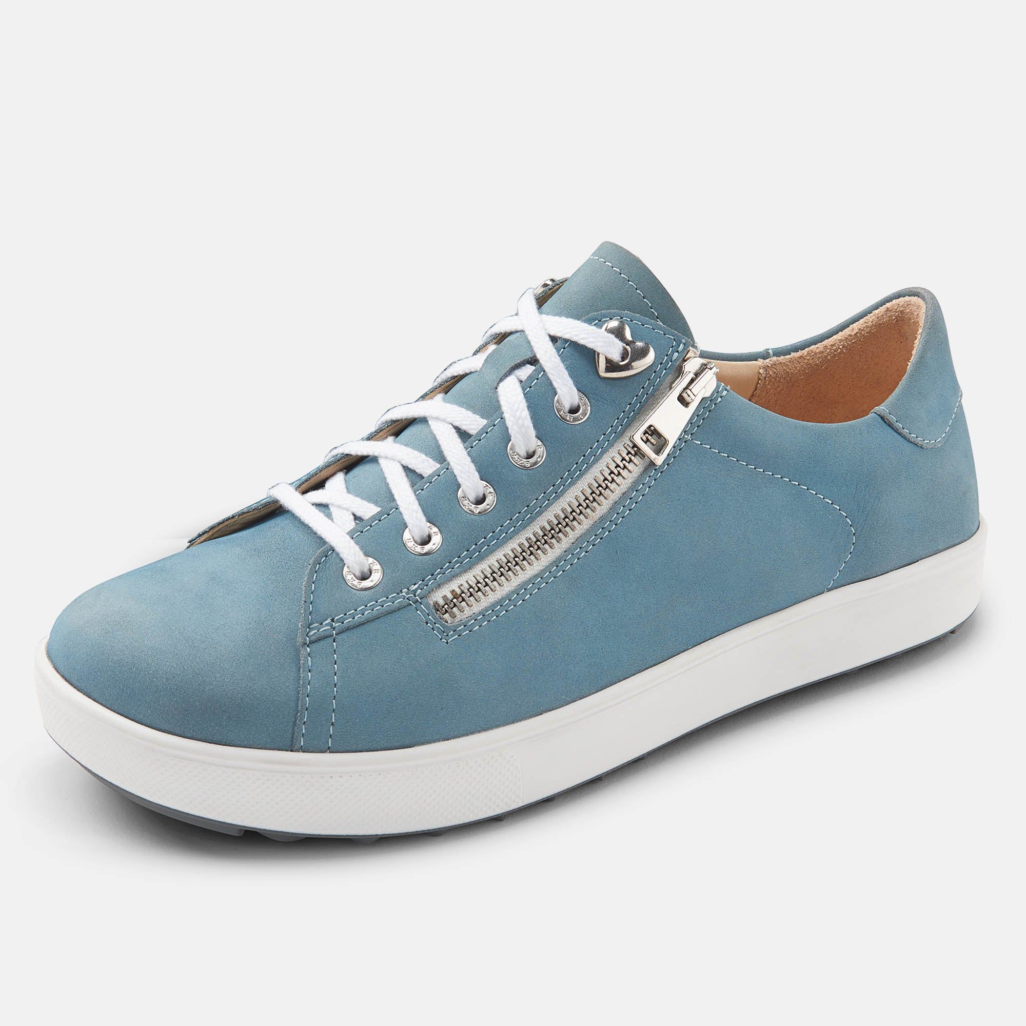 Hellblauer Schnürschuh mit Reißverschluss. Weiße Schnürsenkel und Sohle. Seitlicher Reißverschluss. Schuh leicht schräg.