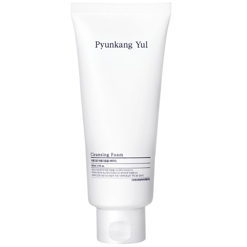 Weiße Tube mit Pyunkang Yul Cleansing Foam Aufschrift.