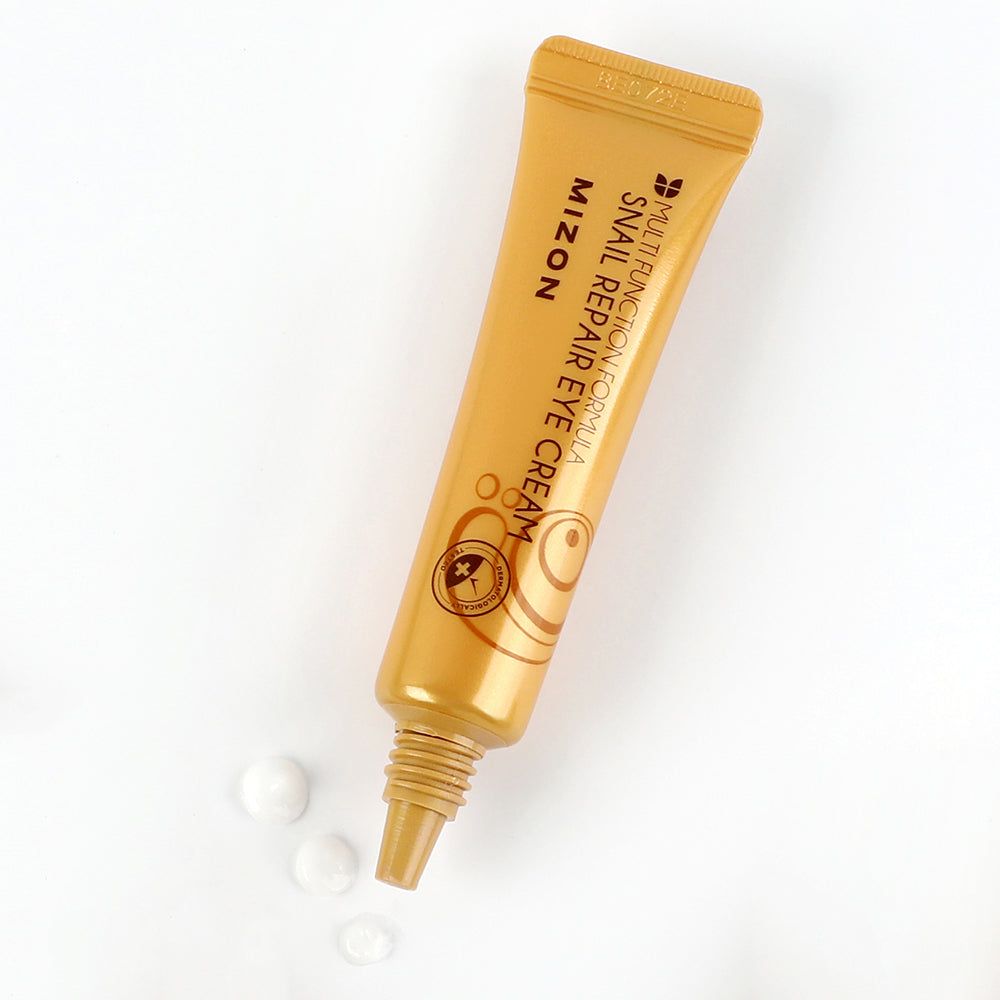 Goldfarbene Tube, schwarzer Verschluss. Aufschrift: Mizon Snail Repair Eye Cream. Daneben Tropfen.