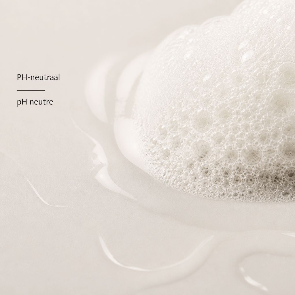 Nahaufnahme von Schaum und Flüssigkeit, pH-neutral.
