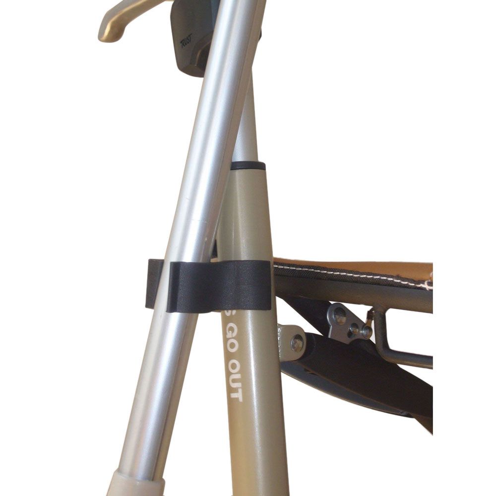 Schwarzer Stockhalter für Rollator. Teilansicht mit Schriftzug "GO OUT".