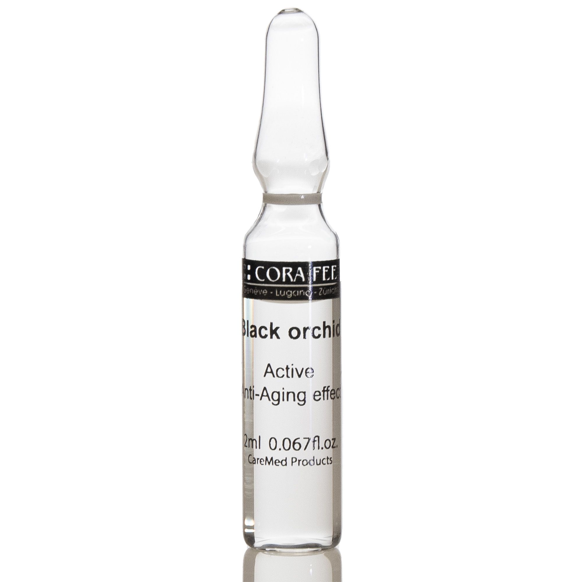 Klare Glasampulle mit Flüssigkeit. Schwarzer Aufdruck: Cora Fee, Black Orchid, Active Anti-Aging effect.