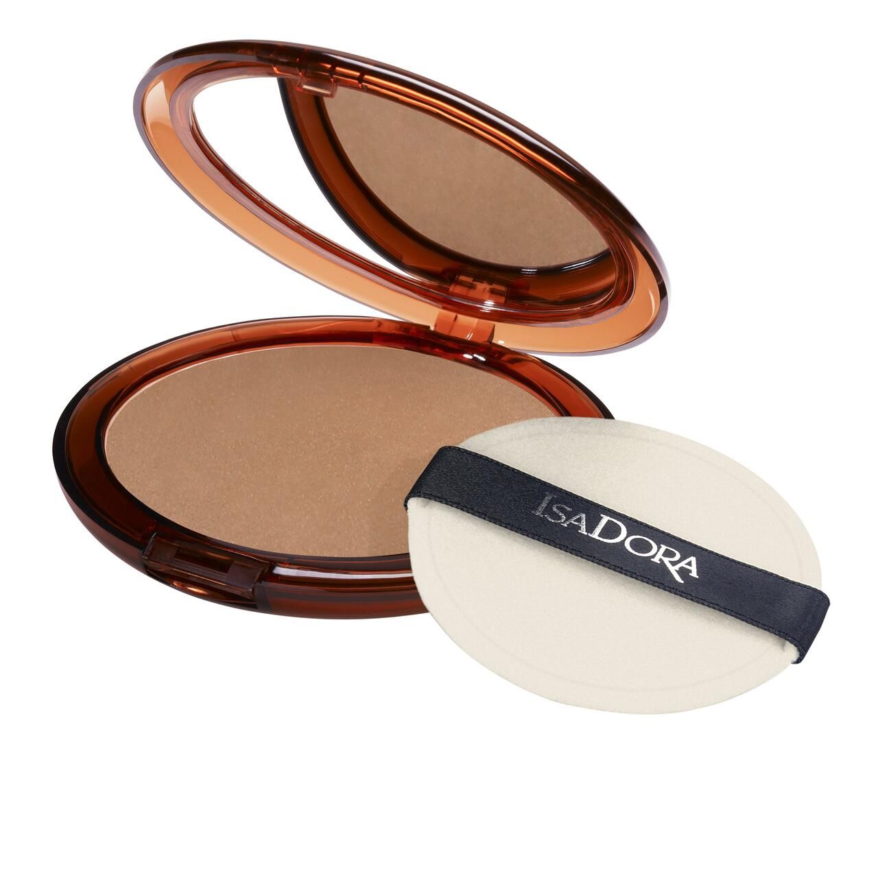 IsaDora Bronzing Powder Kompaktpuder, geöffnet. Mit Spiegel und Puderquaste. Schwarzes Band mit IsaDora-Schriftzug.