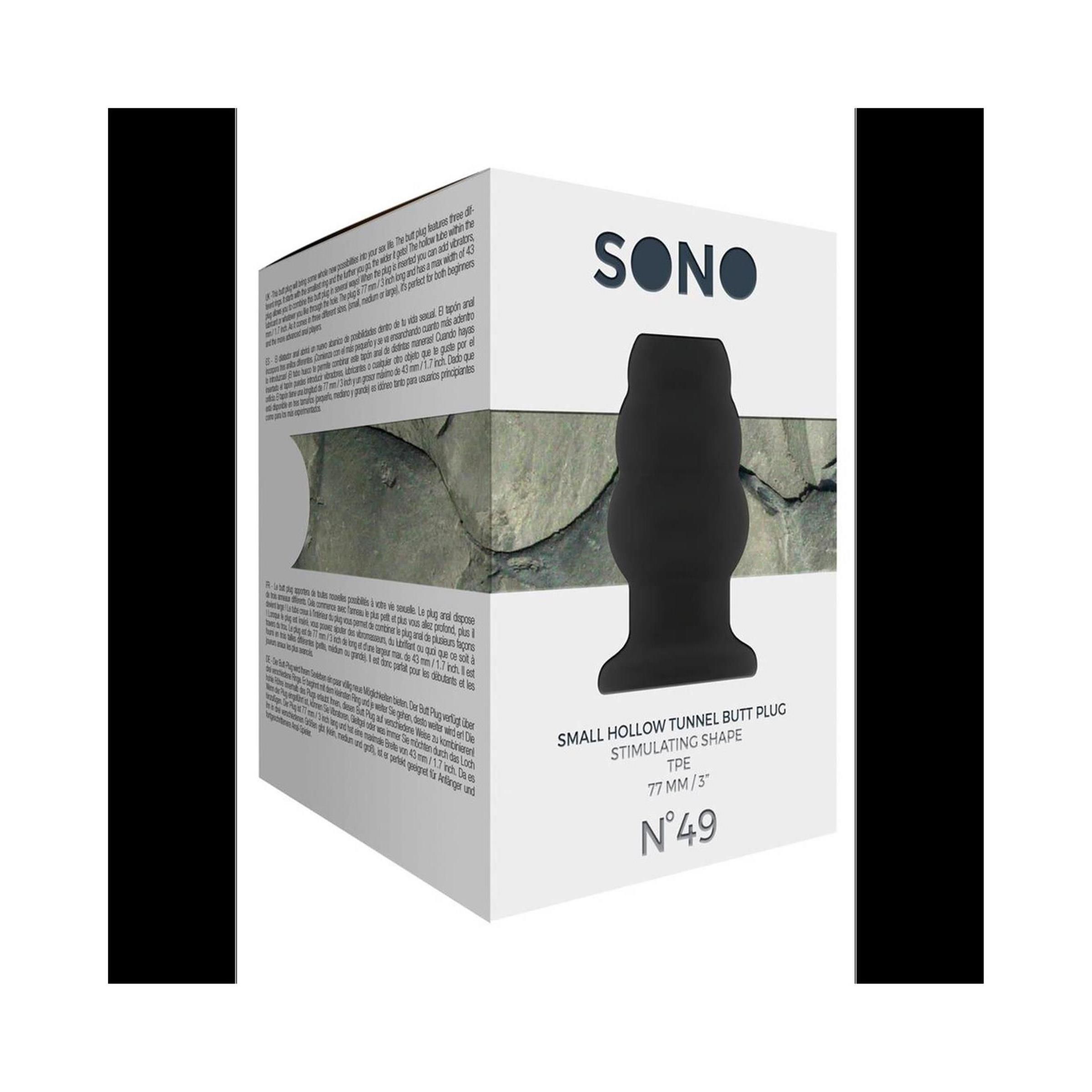 Schwarzer Butt Plug in Verpackung. Produktname: SONO. Aufschrift: SMALL HOLLOW TUNNEL BUTT PLUG, STIMULATING SHAPE, 77 MM / 3", N°49.