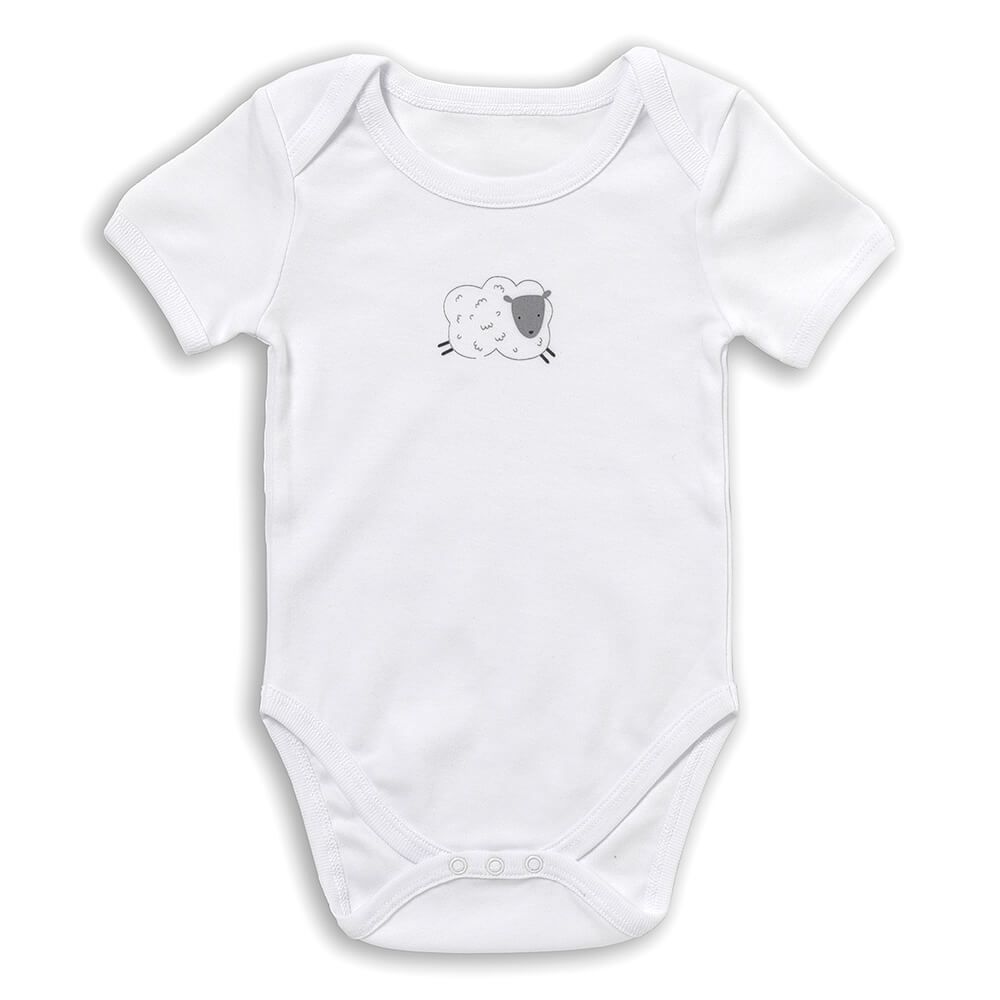 Weißer Baby-Body mit kurzem Arm. Aufdruck: Schaf. Material: Bio-Baumwolle. Größe 80.