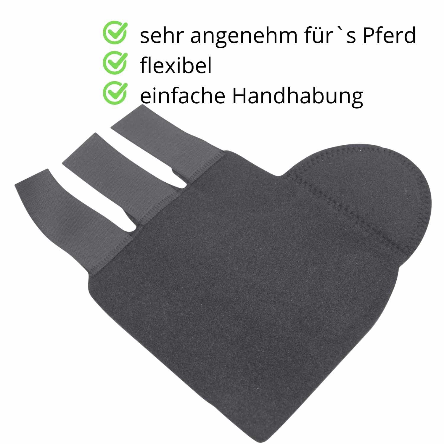 Schwarzer Schweifschoner, flach ausgebreitet. Drei Klettverschlüsse. Text: 'sehr angenehm für's Pferd', 'flexibel', 'einfache Handhabung'.