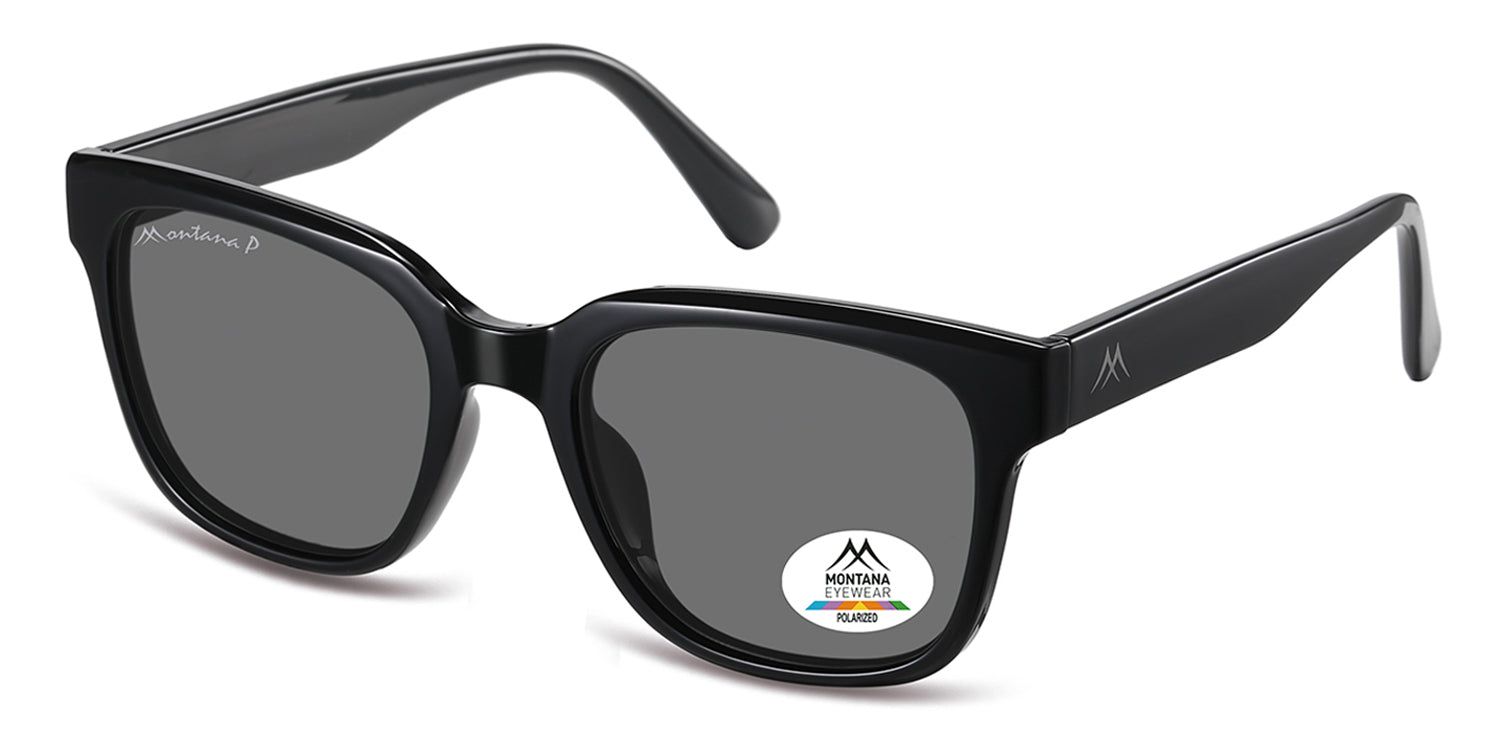 Schwarze Sonnenbrille, schräg von vorne. Graue Gläser, "montana p" auf dem linken Bügel. Aufkleber mit Logo und "POLARIZED" auf dem rechten Glas.