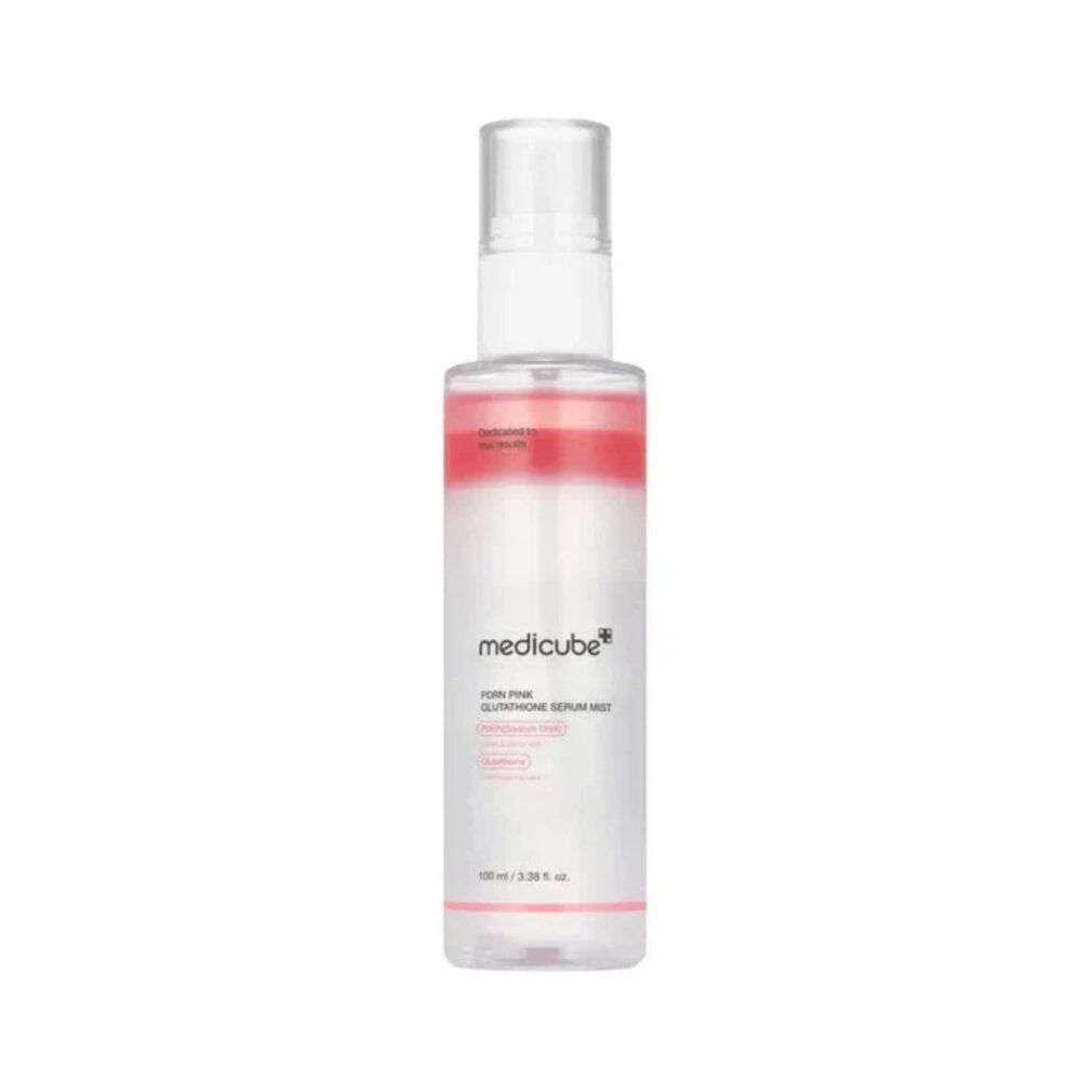 Medicube PDRN Pink Glutathione Serum Mist Flasche mit Pumpsprühkopf. Klare Flüssigkeit mit rosa Schicht oben.