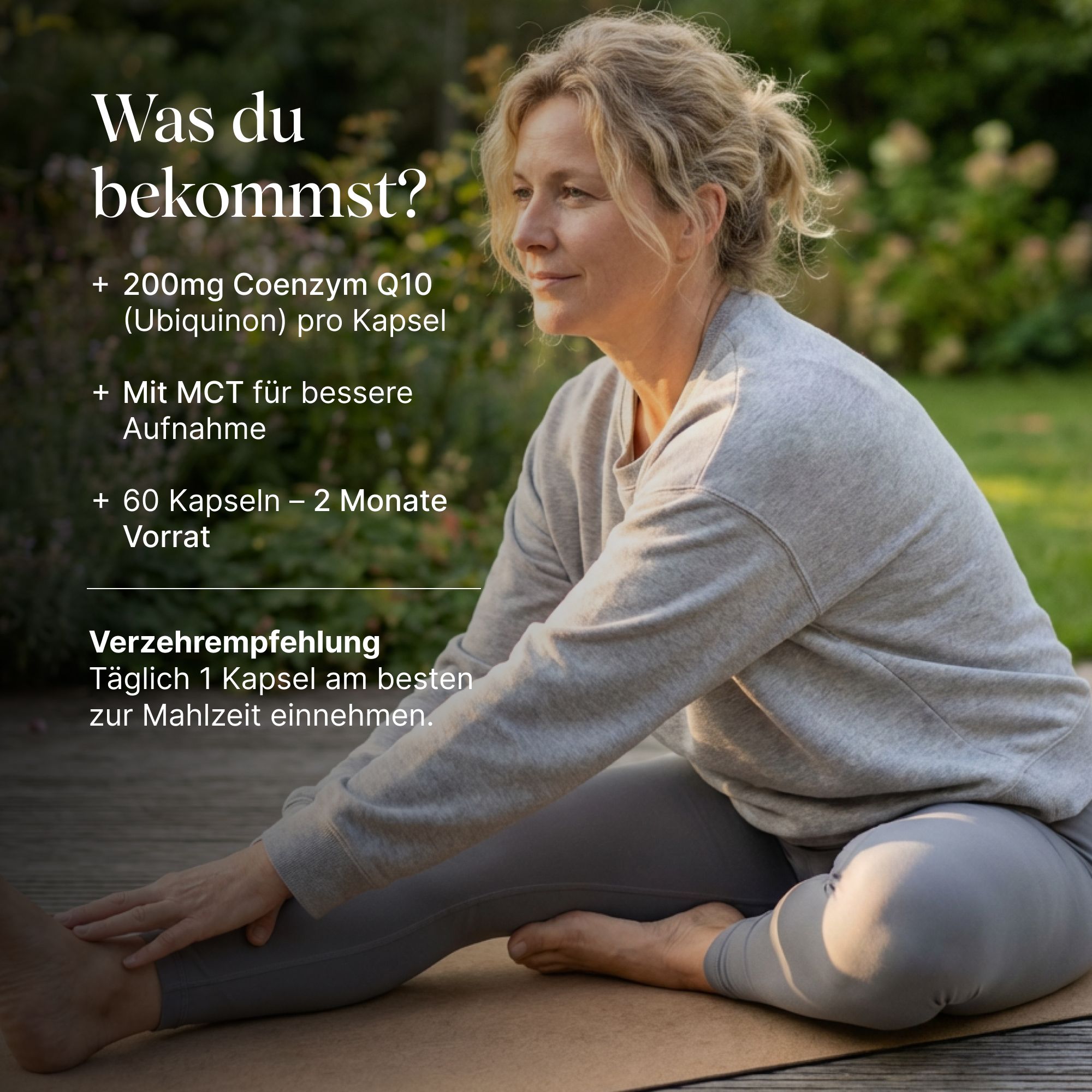Frau sitzt auf Matte. Text: 200mg Coenzym Q10, MCT, 60 Kapseln. Empfehlung: Täglich 1 Kapsel zur Mahlzeit.