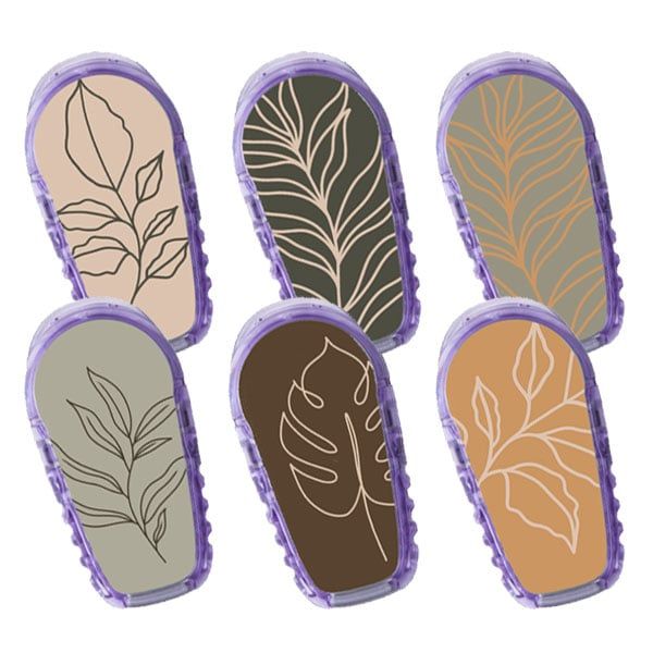 Sechs Diasticker® Dexcom G6 Stickerset "Blätter" mit verschiedenen Blattmustern und lilafarbenen Rändern.