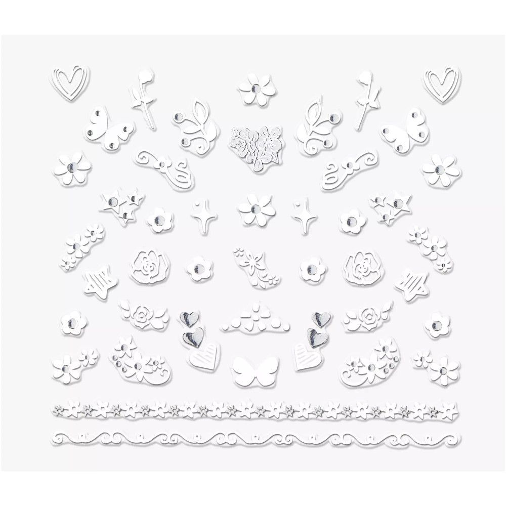 Weiße Nagelsticker mit floralen Designs: Herzen, Schmetterlinge, Blumen und Bordüren. Auf weißem Hintergrund.