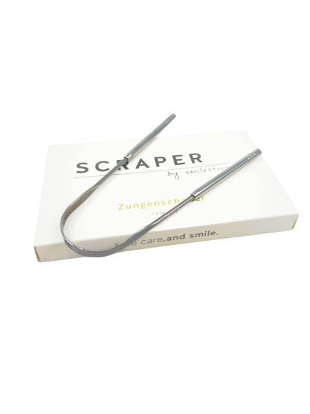 Zungenschaber aus Edelstahl auf Verpackung. Aufschrift: SCRAPER by smilestore, Zungenschaber, care. and smile.