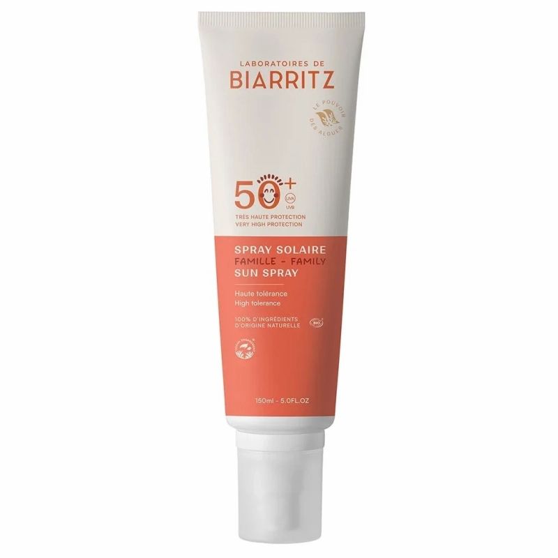Creme-Tube mit Sonnenschutzmittel. Aufschrift: Laboratoires de Biarritz, LSF 50+, Spray Solaire Famille, hohe Verträglichkeit.