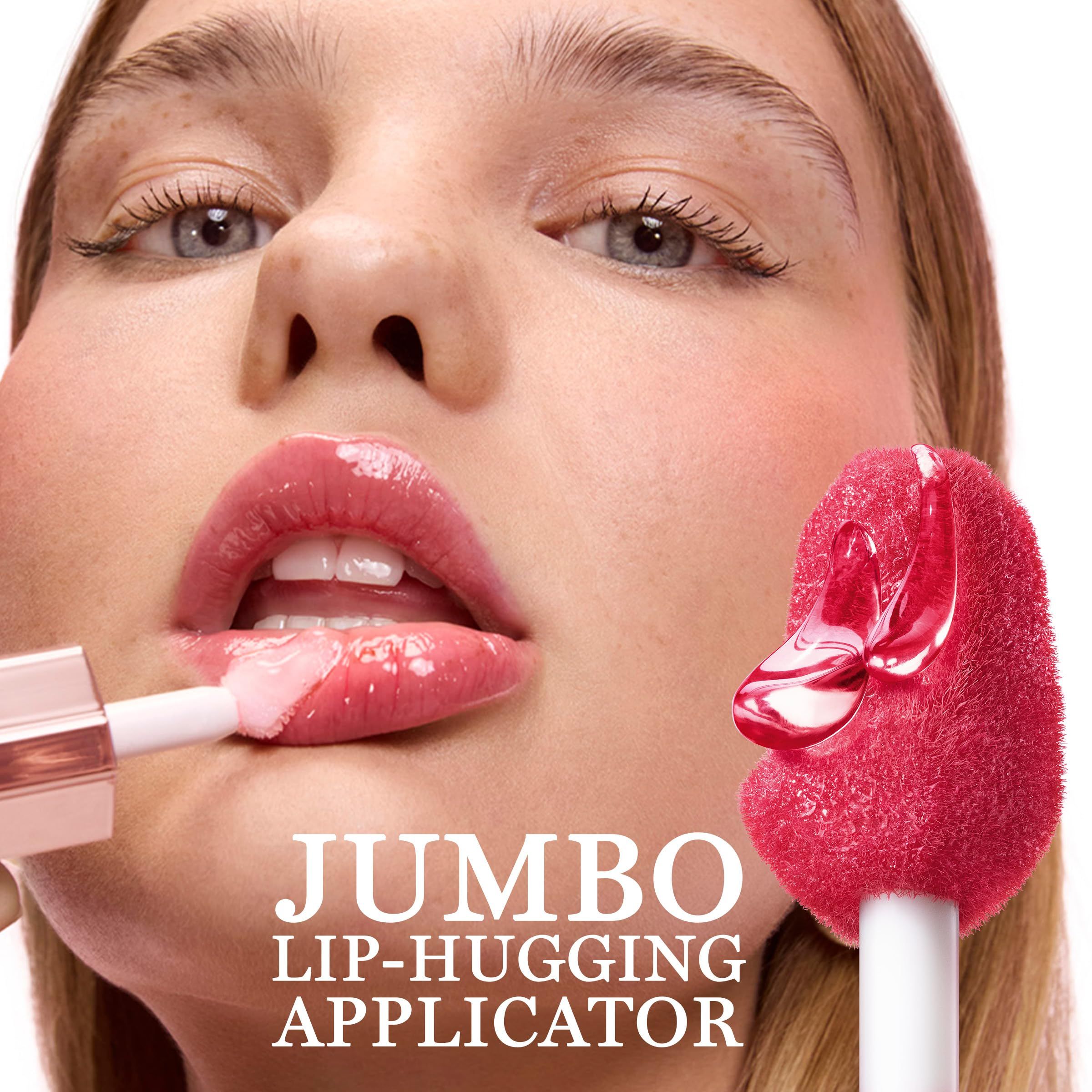 Frau trägt Lippenpflege auf. Text: Jumbo Lip-Hugging Applikator.