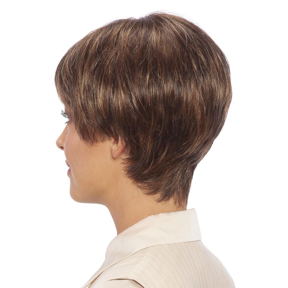 Kurzhaarperücke. Braun mit helleren Strähnen. Seitenansicht einer Frau.