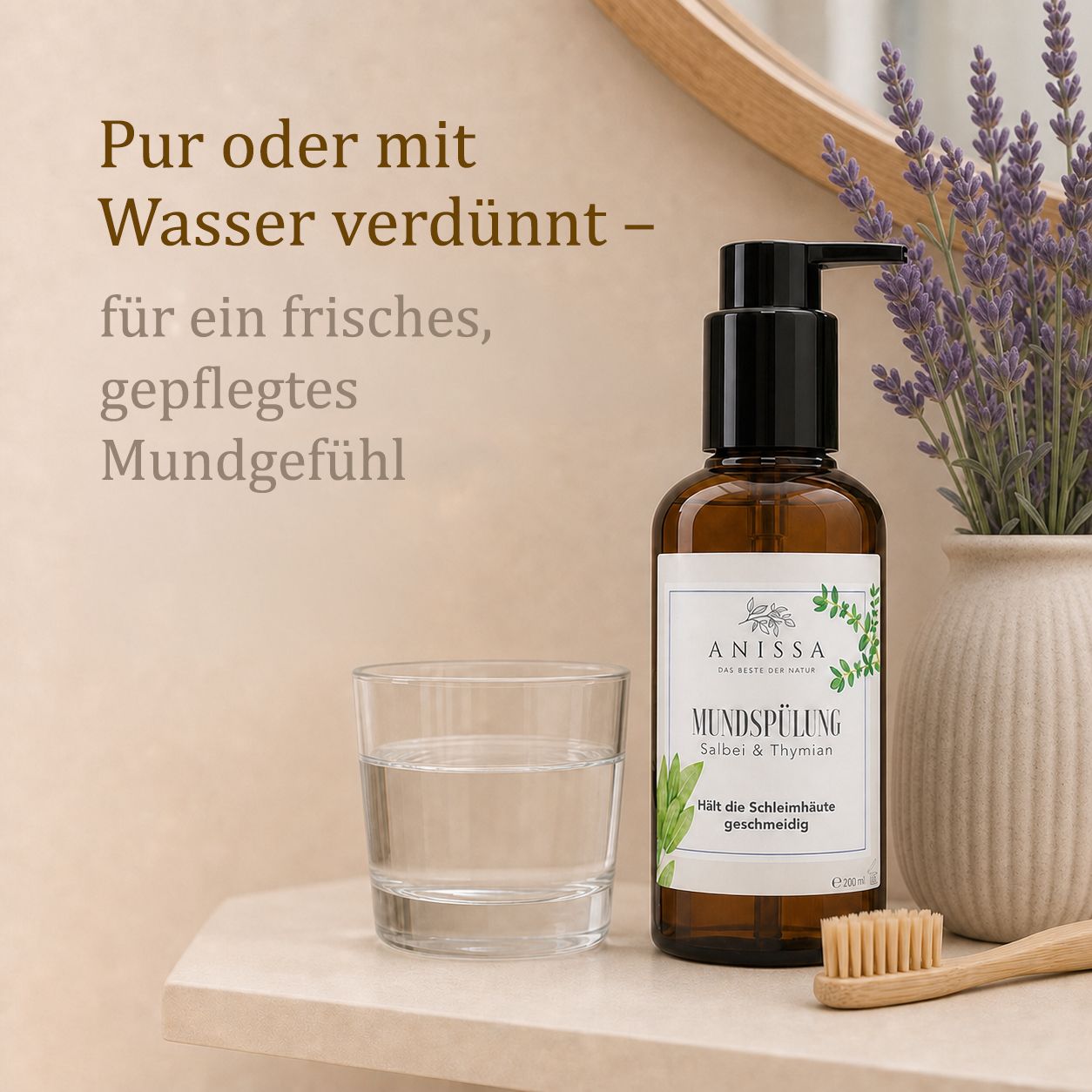 ANISSA Mundspülung mit Glas Wasser und Zahnbürste.