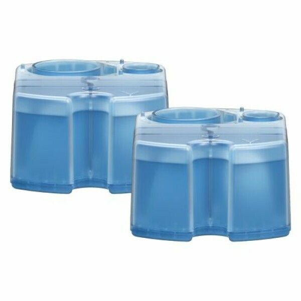 Zwei blaue Reinigungskartuschen. Rechteckige Form mit abgerundeten Ecken. Sichtbares blaues Reinigungsmittel.