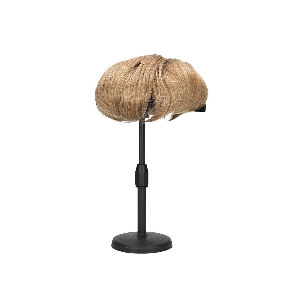 Hellblondes Haarteil auf schwarzem Ständer. Der Ständer ist höhenverstellbar und hat einen runden Fuß.