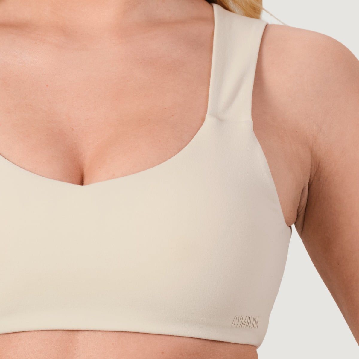 GymBeam Sport-BH Damen mit breiten Trägern und Open-Back-Design Almond