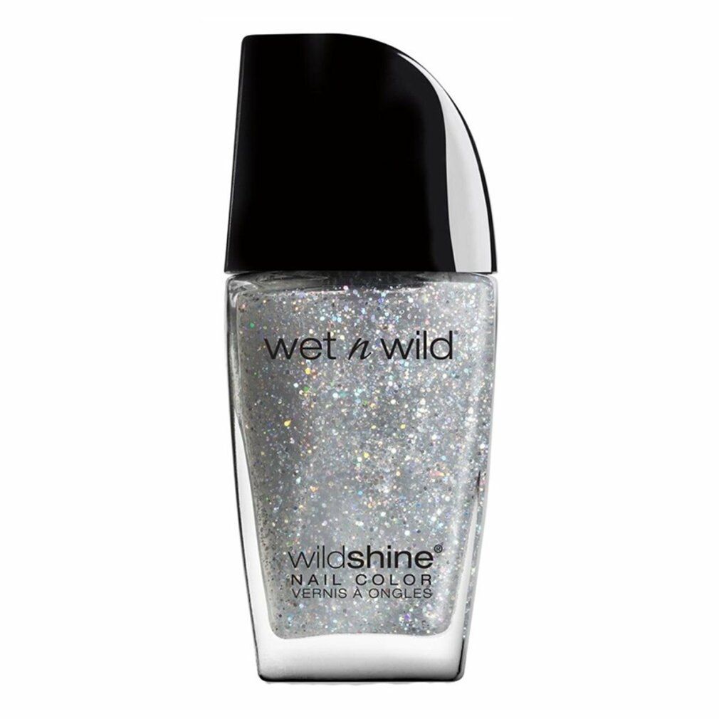 Nagellackflasche mit silbernem Glitzer. Schwarzer Deckel. Schriftzug: Wet n Wild Wild Shine Nail Color.