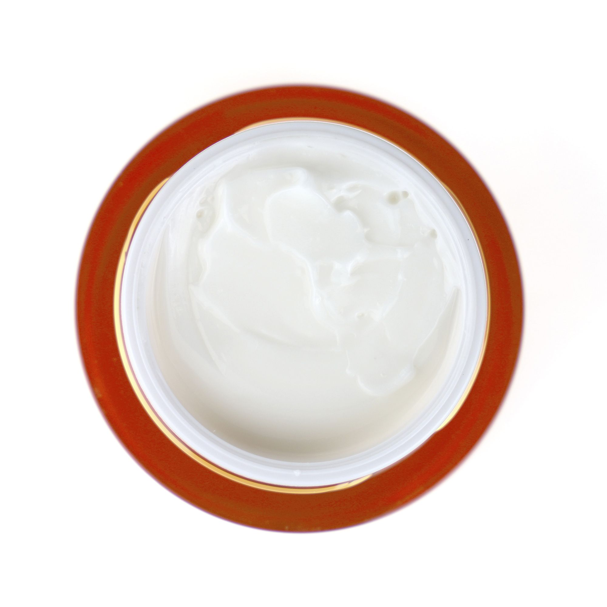 Draufsicht auf einen geöffneten Creme-Tiegel. Creme sichtbar. Aufschrift: PostQuam, Re-Nergie C.