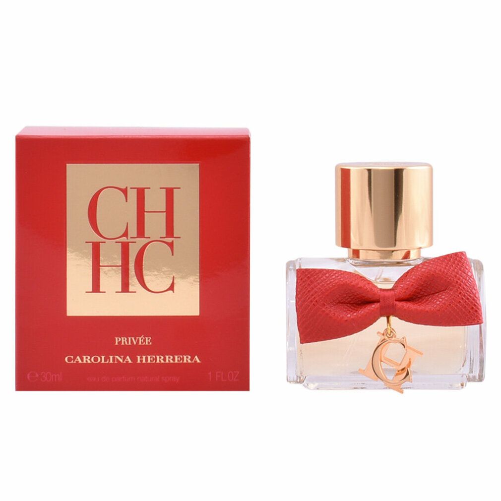 Parfümflakon mit roter Schleife und Anhänger. Rote Verpackung mit goldfarbenem Logo und Schriftzug. Produktname: CH Privée.