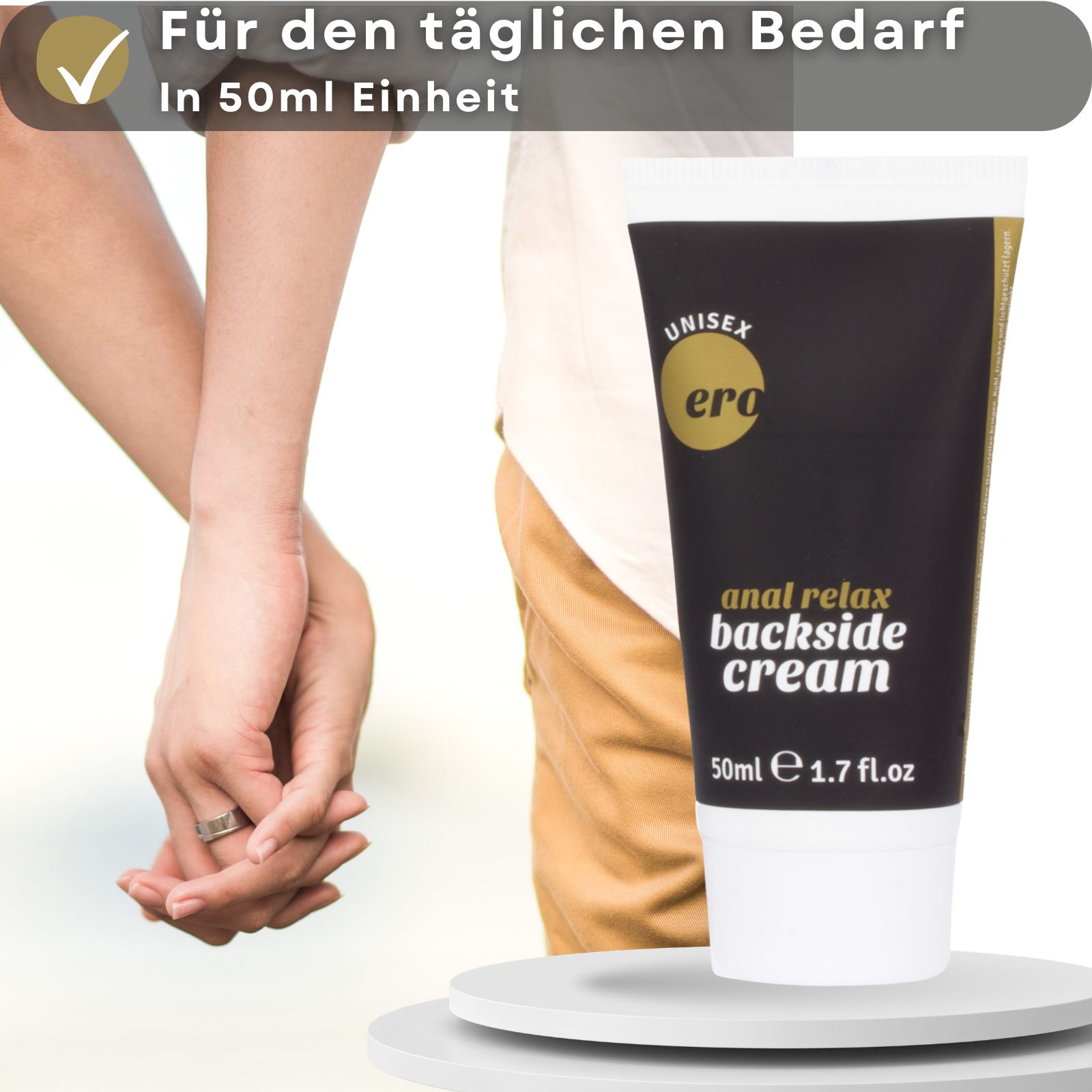 Produkt-Tube und Text. Aufschrift: "anal relax backside cream". Volumen: 50ml. Abgebildet: Paar.