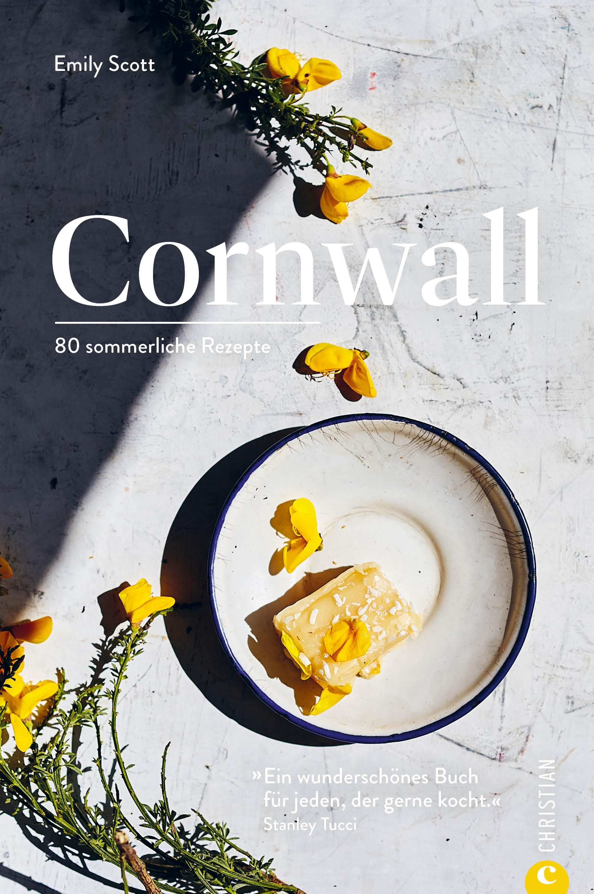 Buchcover mit Titel "Cornwall" und Autorin Emily Scott. 80 Rezepte. Auf einem Teller liegt ein Stück Kuchen mit Blüten.