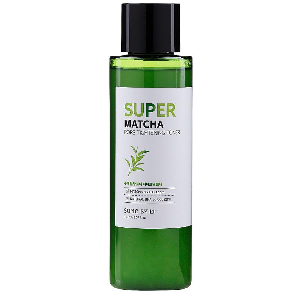Grüner Flaschentoner mit schwarzem Deckel. Etikett mit 'SUPER MATCHA PORE TIGHTENING TONER'.