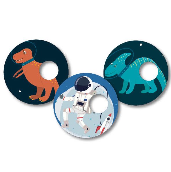 Kreisförmige Aufkleber mit Astronauten- und Dinosaurier-Motiven. Drei Aufkleber mit Loch in der Mitte. Farben: Orange, Türkis, Blau.