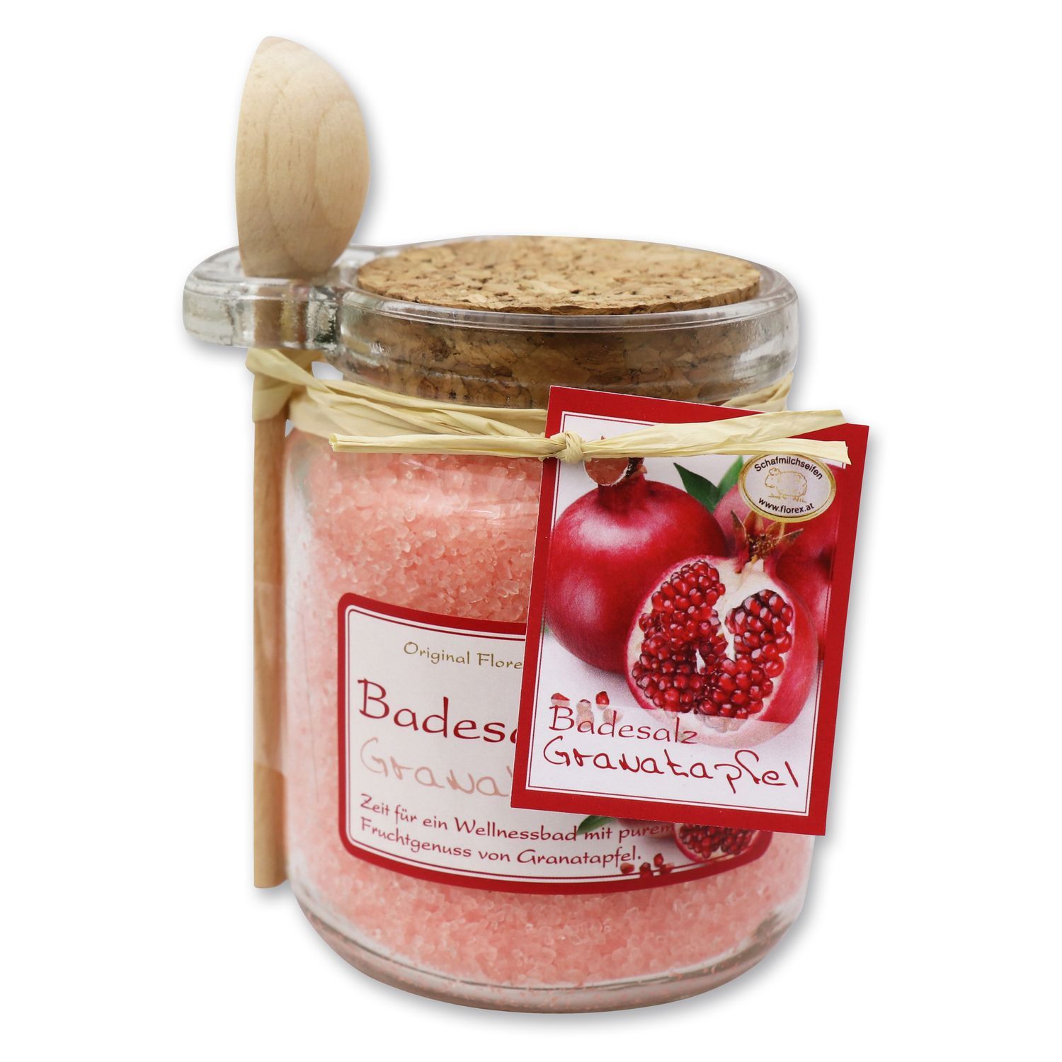 Glas mit rosa Badesalz, Holzlöffel, Korkdeckel und Anhänger mit Granatapfel-Abbildung. Aufschrift: Badesalz Granatapfel.