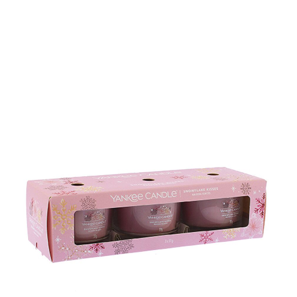 Set aus drei Votivkerzen in Glasbehältern. Rosa Verpackung mit Schneeflocken-Design. Marke Yankee Candle.