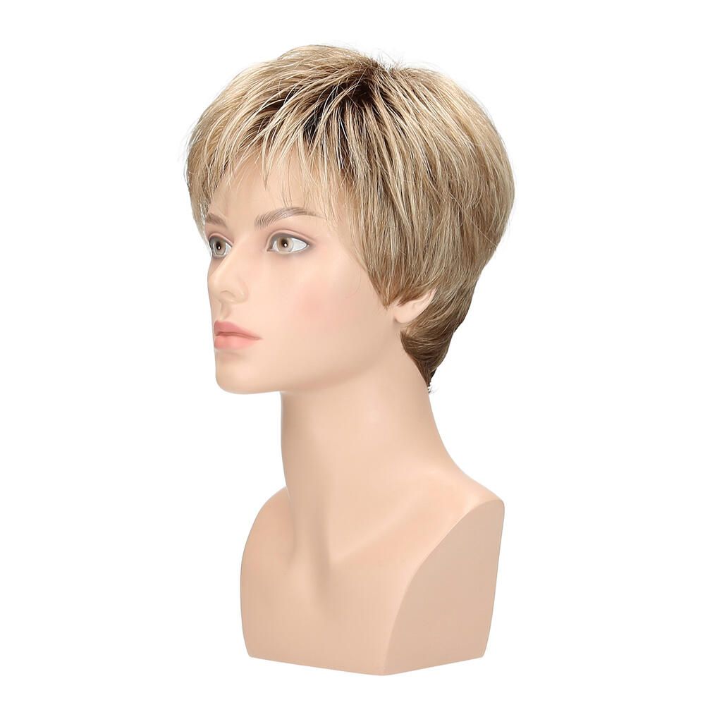 Kurzhaarperücke auf einem Schaufensterkopf. Blondes Haar mit dunkleren Ansätzen. Seitenansicht.