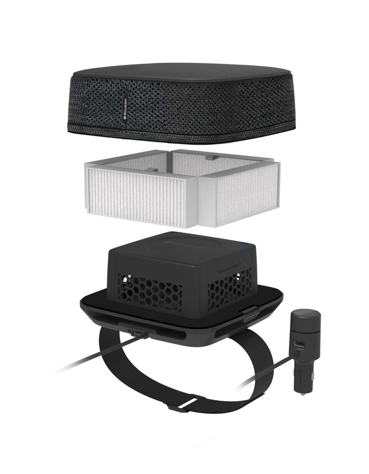 Zerlegter Luftreiniger. Schwarzes Gehäuse, Filter, schwarzes Gehäuse mit Gitter, Kabel und Stecker.