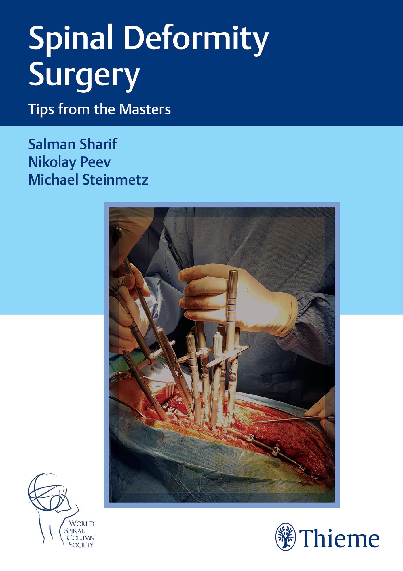 Buchcover: Spinal Deformity Surgery. Titel, Autoren, chirurgische Instrumente im Operationsfeld. Logo der World Spinal Column Society und Thieme.