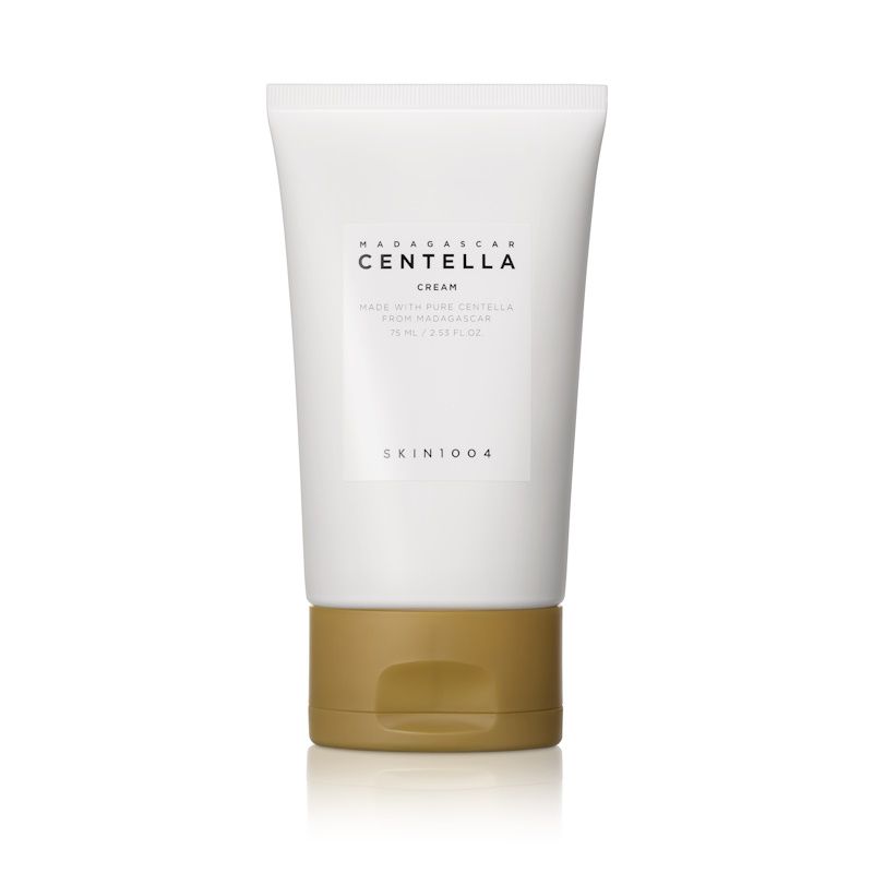 Weiße Tube mit braunem Deckel. Aufschrift: MADAGASCAR CENTELLA CREAM. Marke: SKIN1004. Produkt auf weißem Hintergrund.