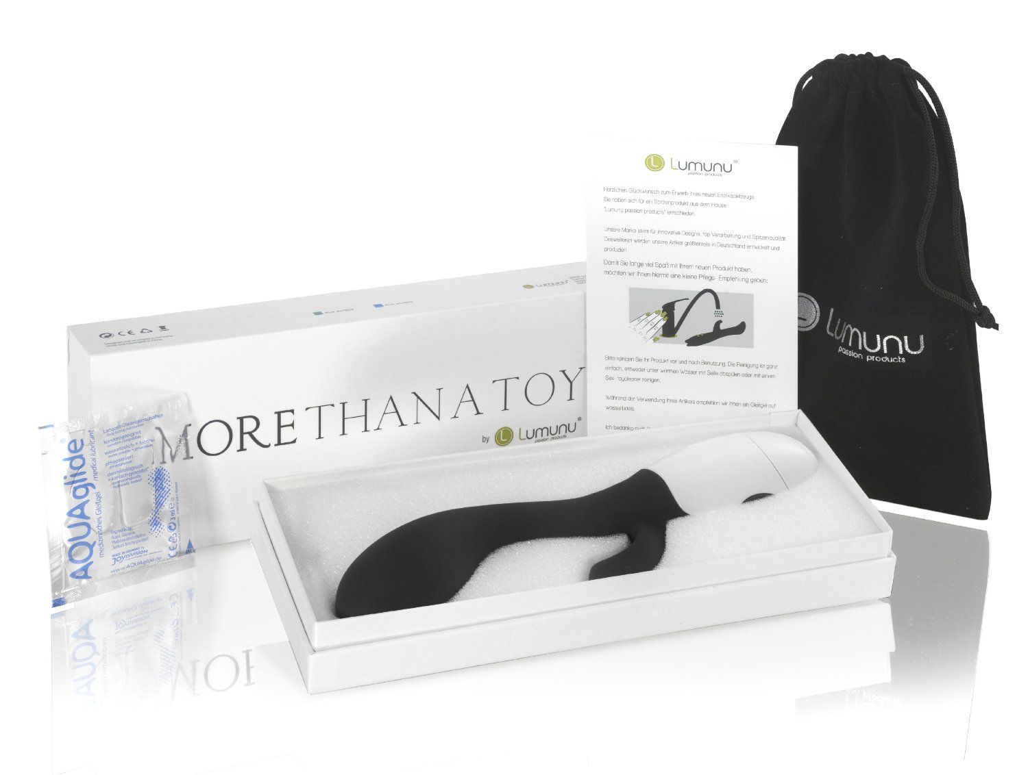 Produktverpackung mit Vibrator, Gleitmittel, Beutel und Anleitung. Der Vibrator ist schwarz und weiß.