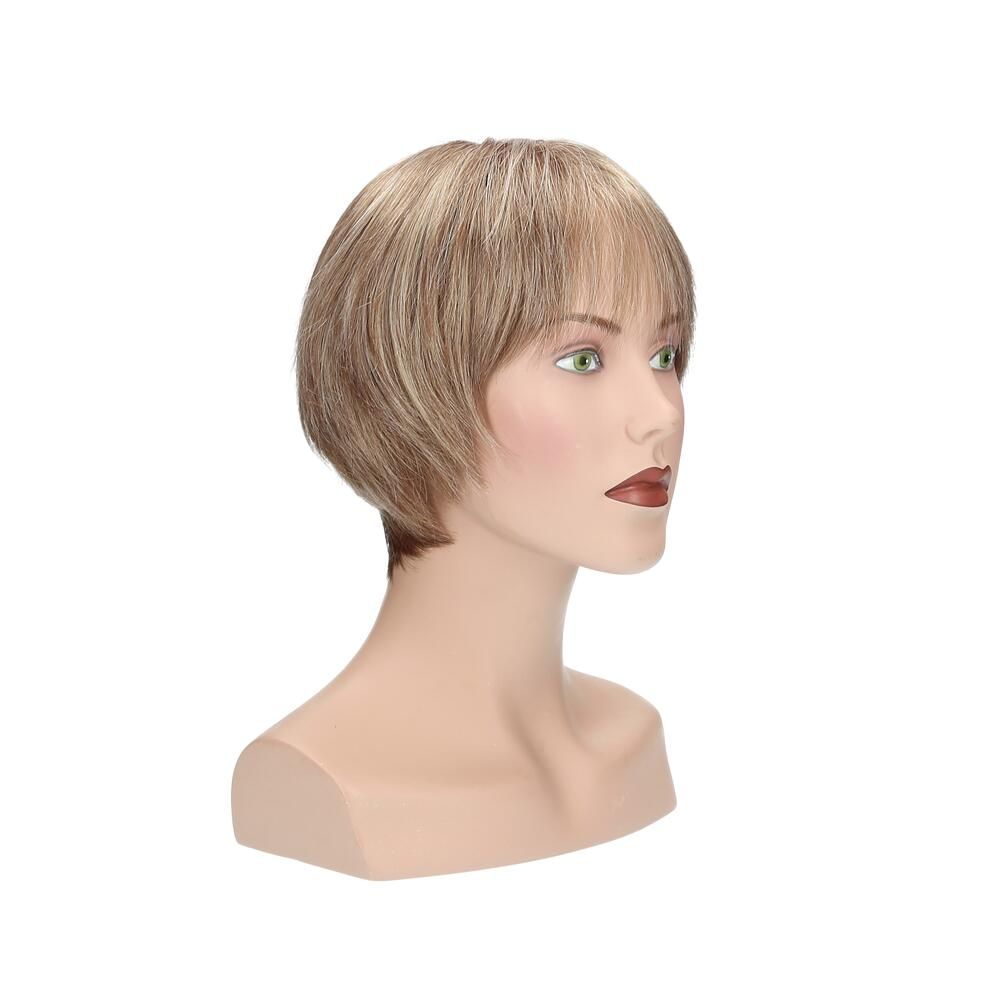 Perücke Victoria, blond mit Pony, auf einem Schaufensterkopf. Seitliche Ansicht. Kurzes, gestuftes Haar.