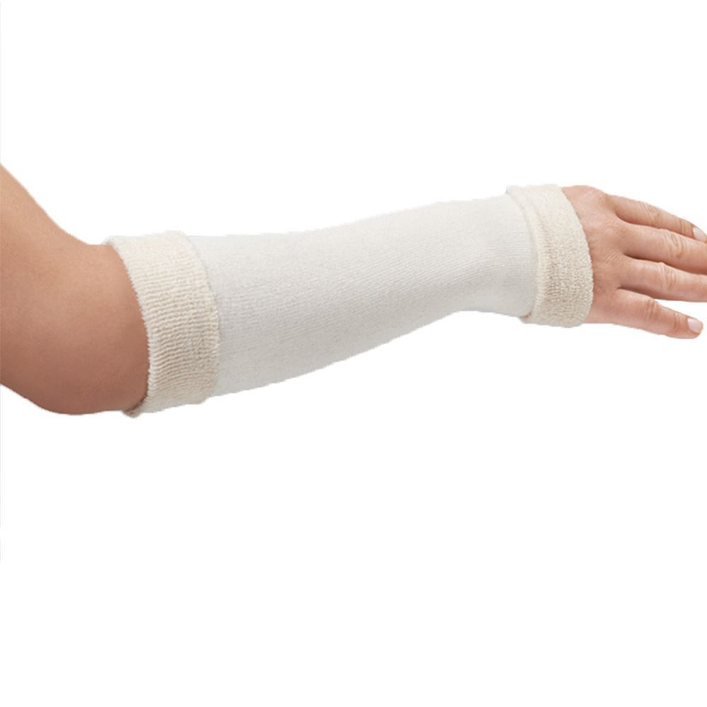 Weißer Armstrumpf mit gerippten Bündchen. Auf Arm getragen.