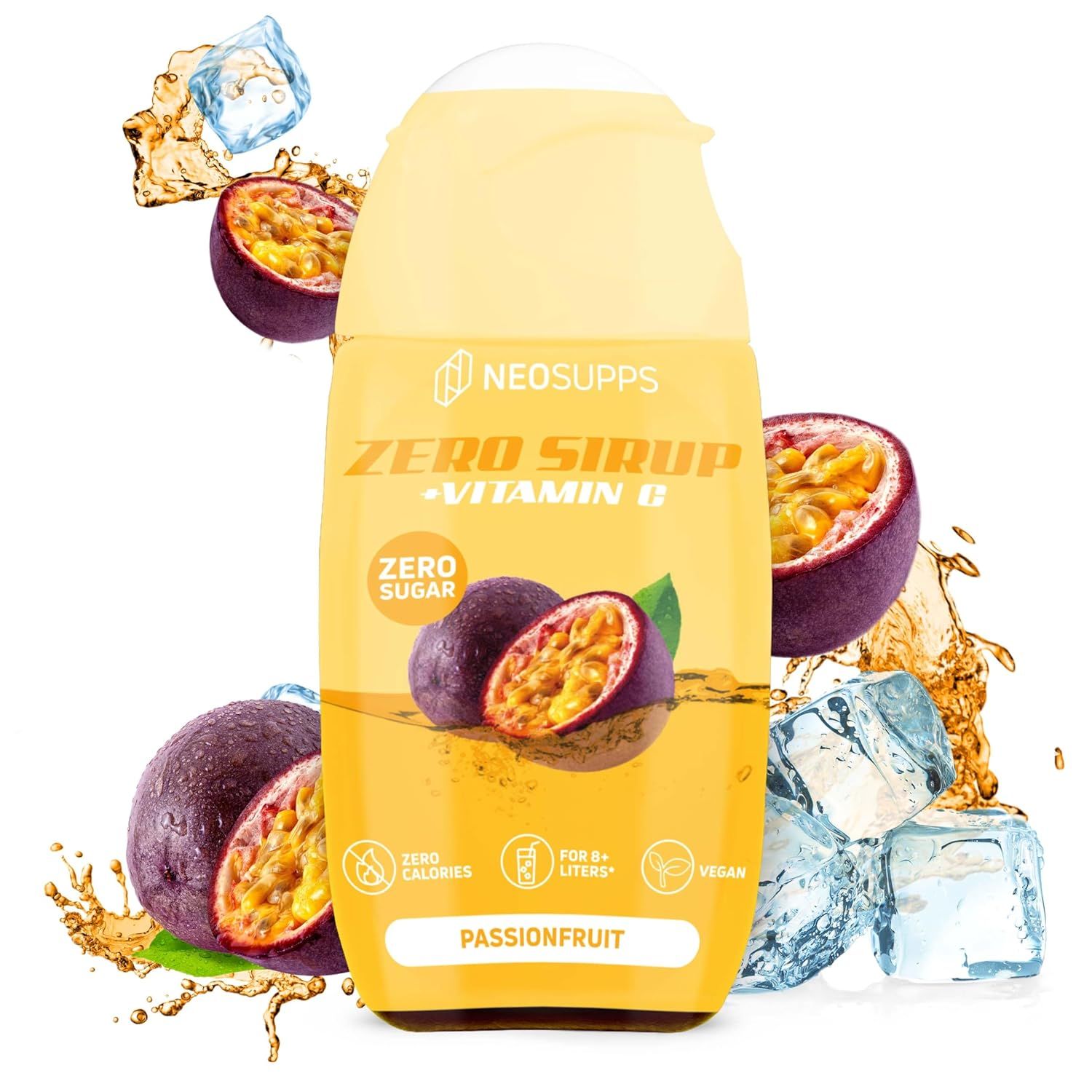 Flasche Sirup mit Passionsfrüchten und Eiswürfeln. Auf der Flasche steht: Zero Sirup + Vitamin C, Passionfruit, Zero Sugar.