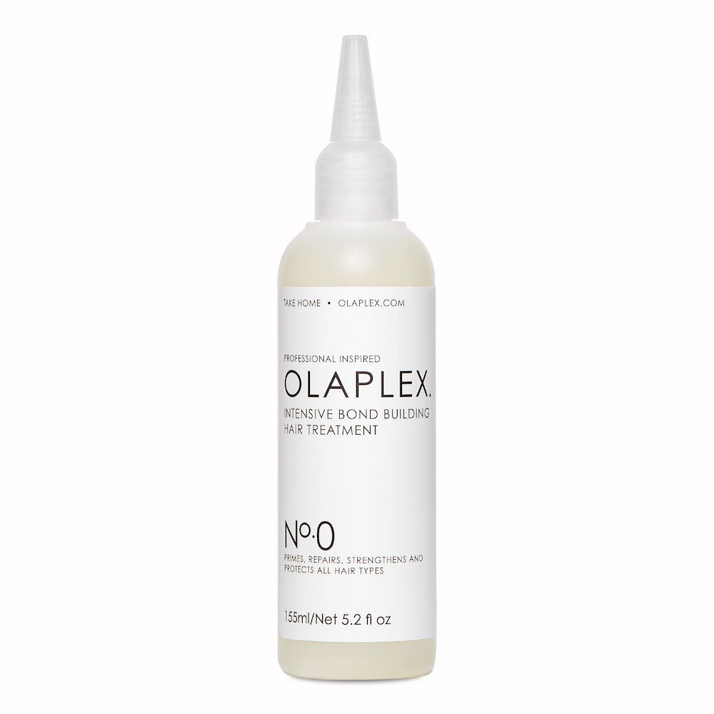 Olaplex No.0 Intense Bond Building Treatment. Weiße Flasche mit spitzem Applikator. Produktname und Text auf Etikett.