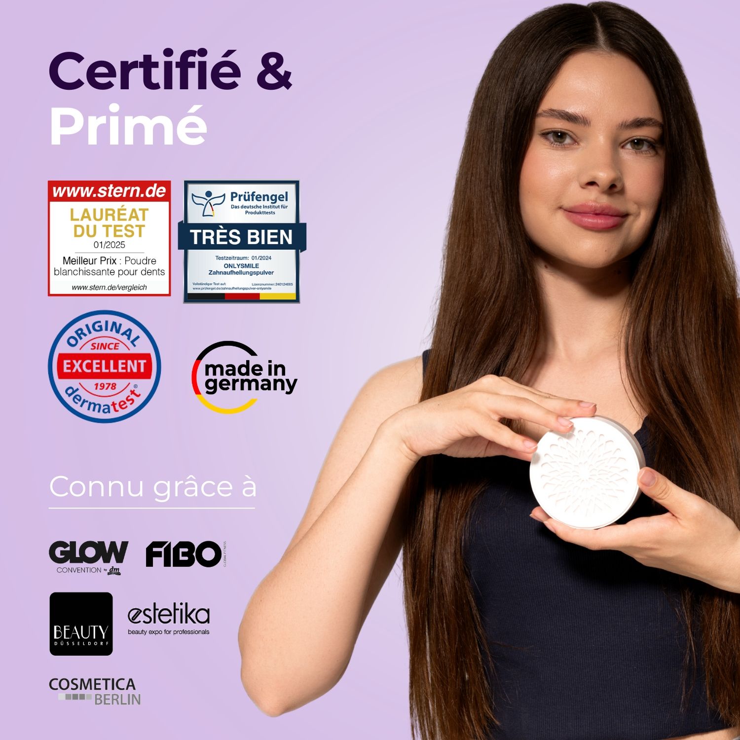 Femme avec produit Onlysmile. Certifications : Test Winner, Made in Germany, Dermatest. Connu de : Glow, Estetika.
