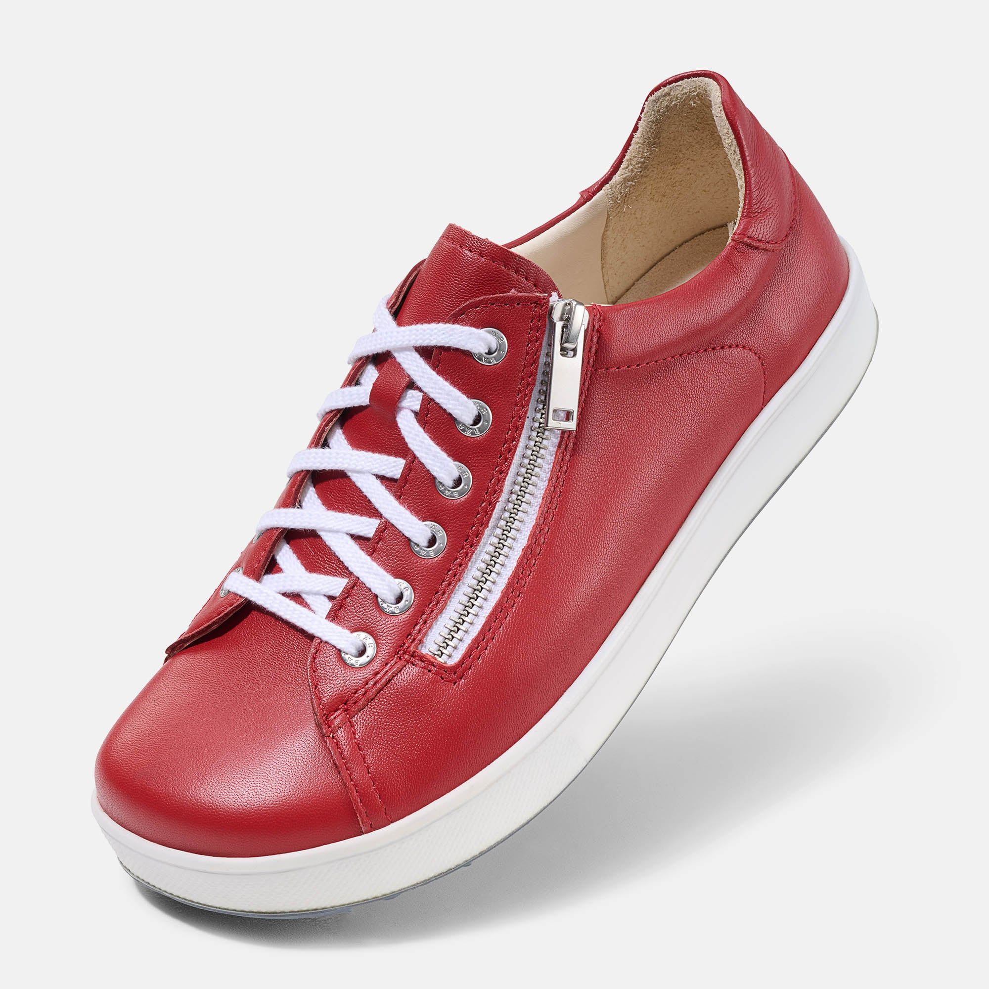 Roter Schnürschuh mit weißer Sohle und Reißverschluss. Weiße Schnürsenkel. Seitlicher Reißverschluss. Breiter Schnitt.