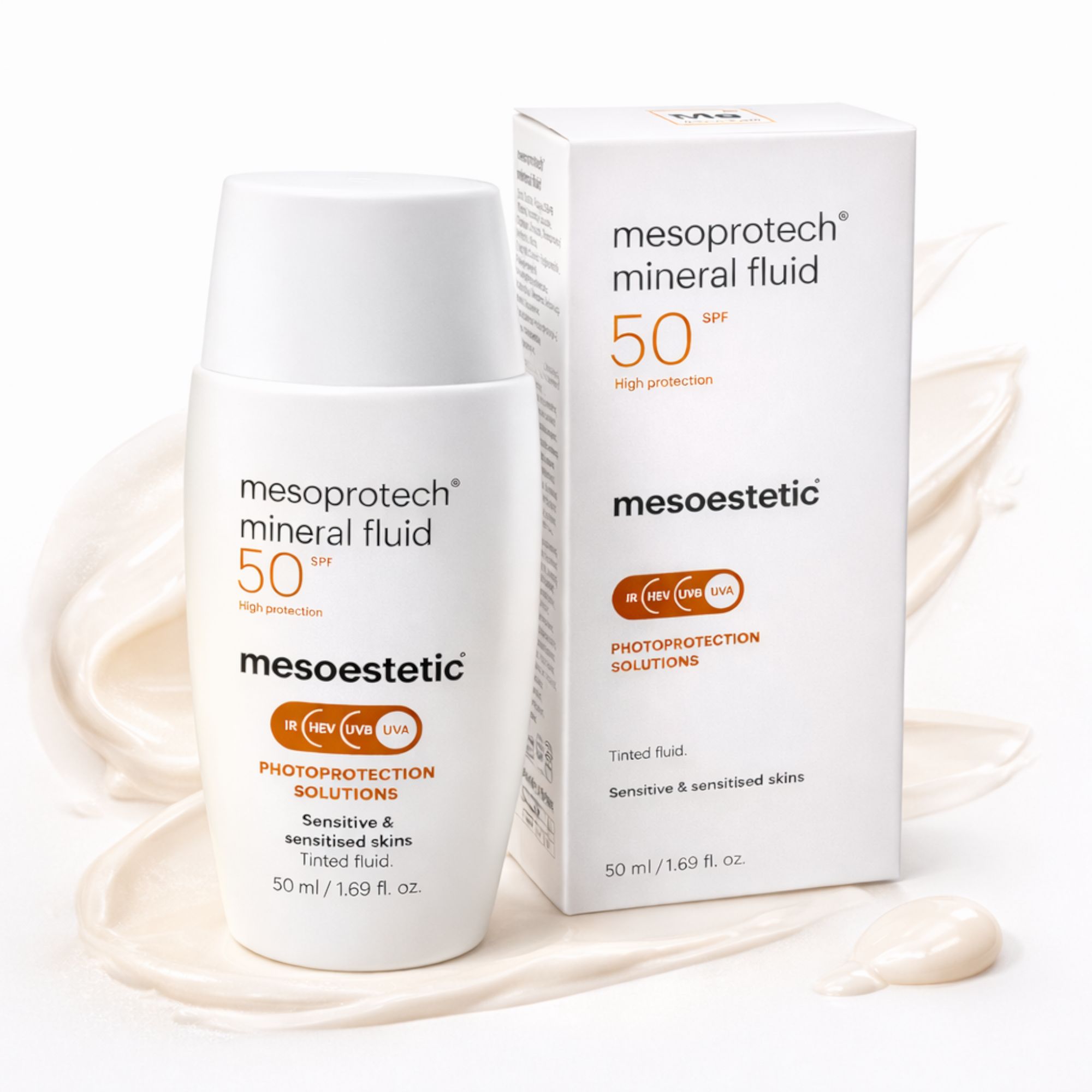 Weiße Flasche und Karton mit Produktinformationen. Mesoestetic Mesoprotech Mineral Fluid 50. Sonnenschutzmittel.