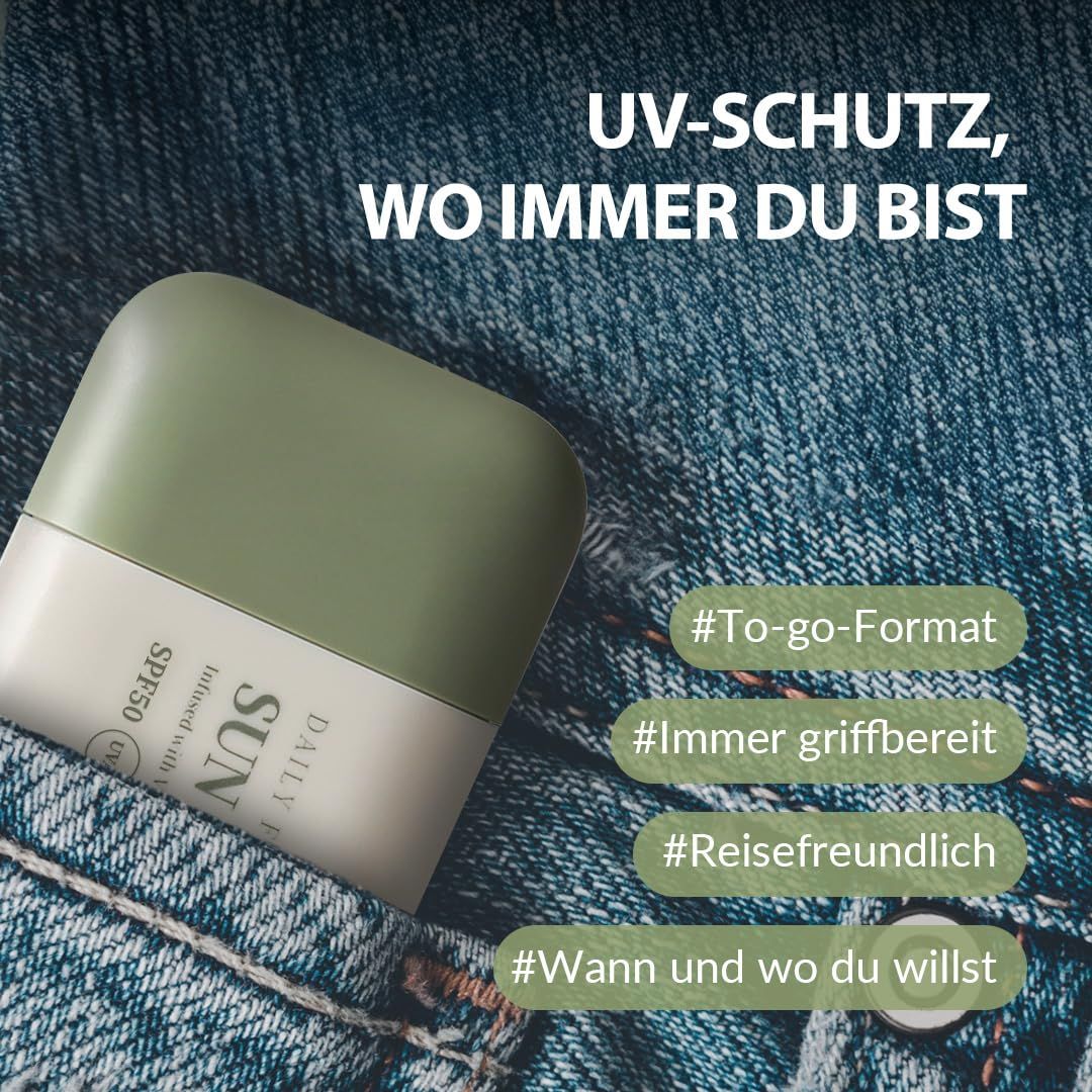 Daily Fresh Sun Stick in Jeans-Tasche. Text: UV-Schutz, wo immer du bist. Hashtags.